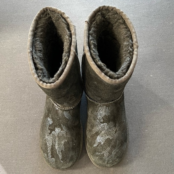 UGG Classic Short Metallic Camo Boot size 7 - Picture 4 of 10
